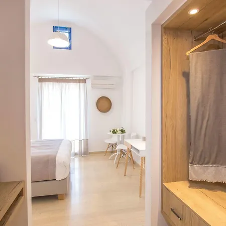 Louis Santorini Aparthotel 2*